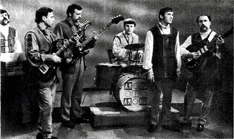 1969 год, ВИА «Лявоны»: Владимир Мулявин (гитара), Леонида Тышко (бас-гитара), Валерий Яшкин (клавишные), Владислава Мисевича (флейта),  Валерий Мулявин (ритм-гитара) и Александр Демешко (ударные).