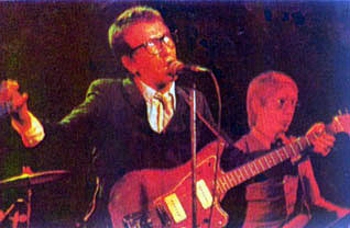 Элвис Костелло (Elvis Costello) — английский певец и композитор.