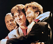 17 декабря 1991 года - Джордж Харрисон, Эрик Клэптон и его группа выступают в Токио, Япония.