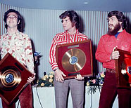 Presentation of the Golden Disc, Tokyo, February 1972. (Photo by Koh Hasebe/Shinko Music/Getty Images).